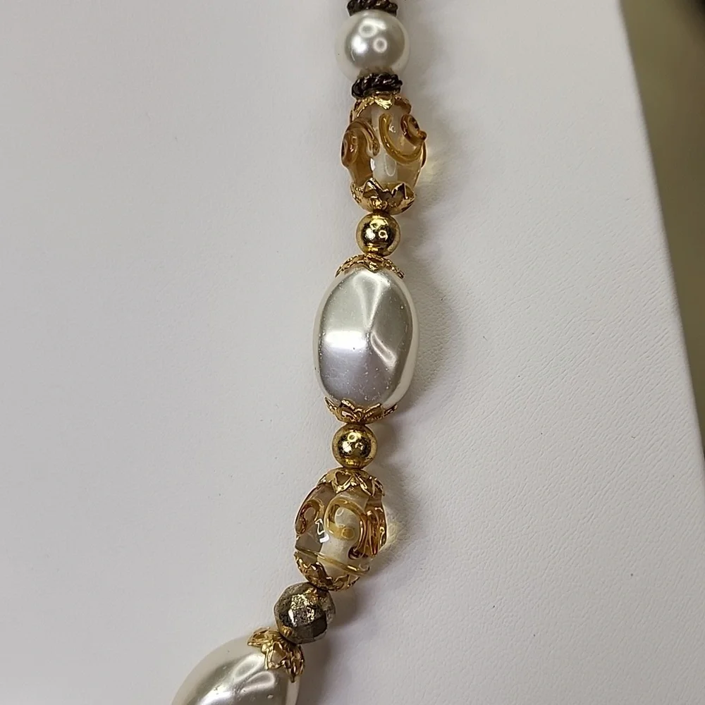 Elegant Gold Tone, Faux Pearl w Glass Beads Necklace - Picture 4 of 7